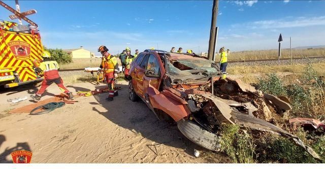 Tragedia en Calera y Chozas: Muere una bebé y sus padres están heridos graves tras arrollar un tren a un coche