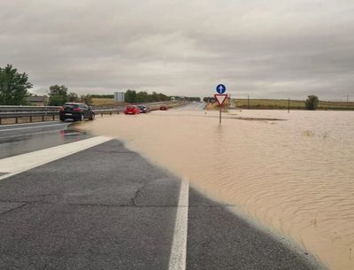 La lluvia mantiene cortada la autovía A-42 en Toledo, Cabañas de La Sagra y Olías del Rey