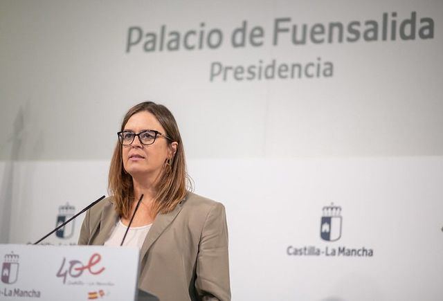  La consejera portavoz del Gobierno regional, Esther Padilla, comparece en rueda de prensa en el Palacio de Fuensalida