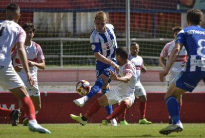 El CF Talavera frena su racha de victorias y no pasa del empate