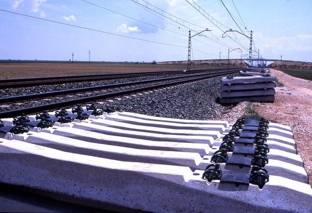 Una avería en la catenaria de la vía férrea obliga a la evacuación de cuatro trenes con 477 pasajeros