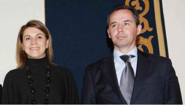 María Dolores de Cospedal y Andrés Gómez Gordo | Archivo (Foto: EFE)