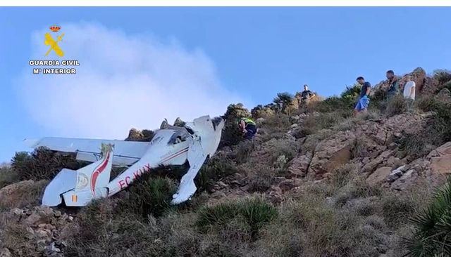 Avioneta accidentada en el Cerro del Fraile, en el Parque Natural Cabo de Gata-Níjar (Almería). - GUARDIA CIVIL