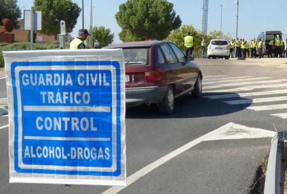 Un total de 175 policías locales de Castilla-La Mancha se han formado, desde el 2016, en detección del consumo de drogas entre los conductores
