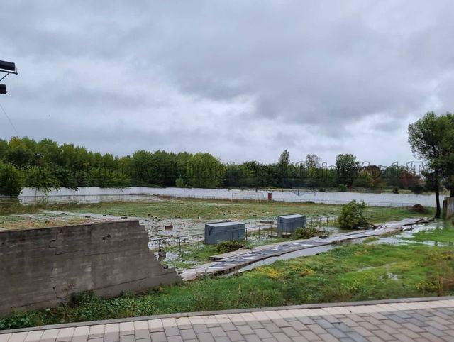 Cazalegas: La borrasca tira el muro del campo de fútbol municipal