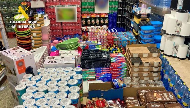 Inmovilizan 118.000 productos de alimentación y cosmética en un conocido supermercado