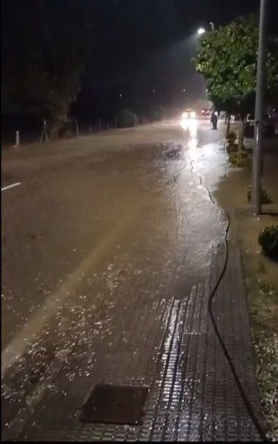 Atención: Cortada al tráfico la entrada a Segurilla por las fuertes lluvias