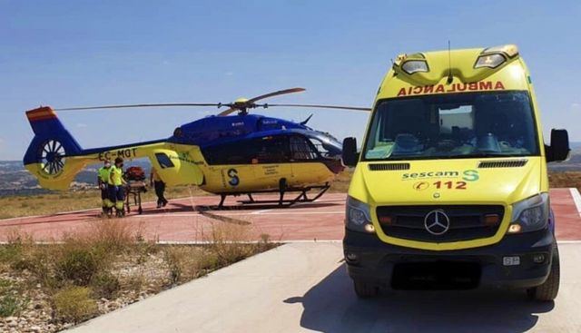 Ambulancia y helicóptero medicalizado / Imagen de archivo 