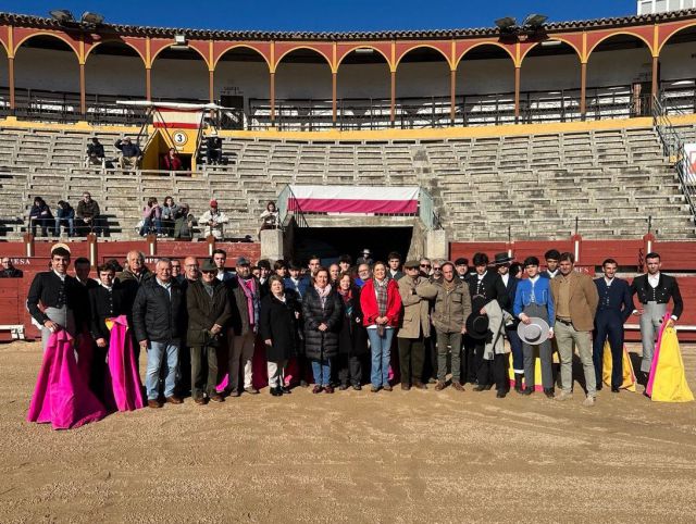 La Escuela Taurina de Toledo recauda casi una tonelada de alimentos