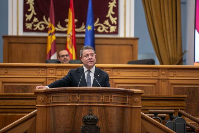 El jefe del Ejecutivo autonómico, Emiliano García-Page, preside, en las Cortes de Castilla-La Mancha