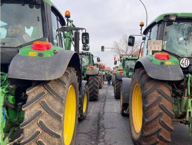 Tractoradas en la A-5, A-43 y A-4: los agricultores cortan este miércoles las carreteras