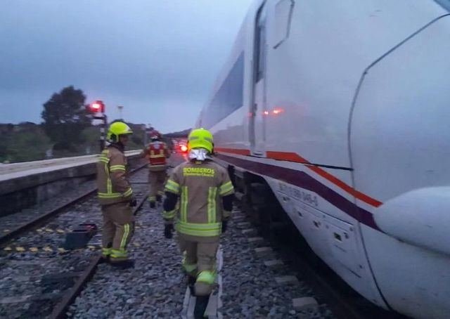 Sale ardiendo un tren el mismo día de la reunión entre CLM y Extremadura por el AVE