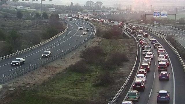 Accidente multiple en Toledo entre 4 coches y un camión