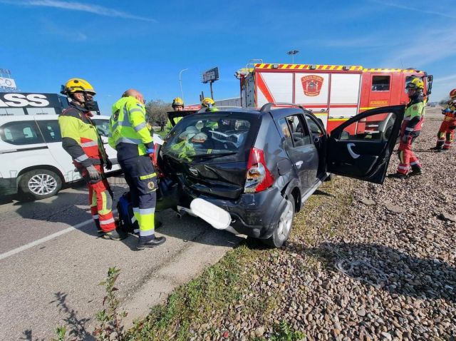 Cuatro heridos tras chocar un camión y un coche en Cazalegas, cerca de Talavera