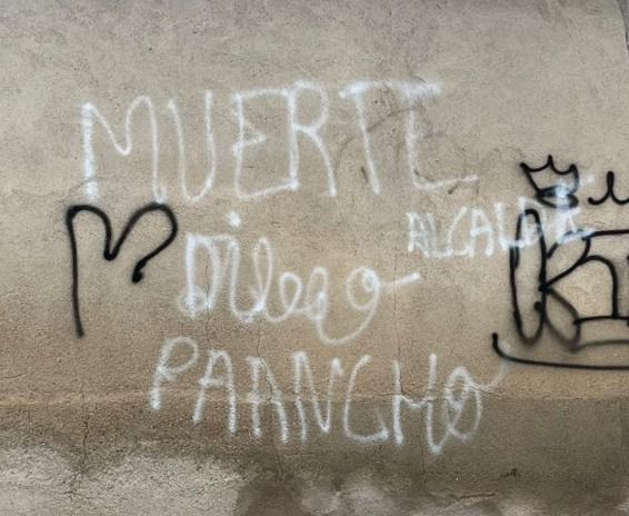 Pintada contra el alcalde de El Carpio de Tajo / Foto: @paconunez_