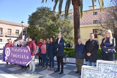 "Escandaloso" minuto de silencio en Talavera por la violencia de género