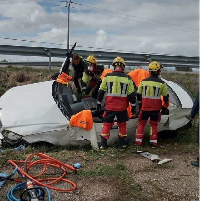 Herido un hombre de 80 años tras volcar su coche en un pueblo de Toledo