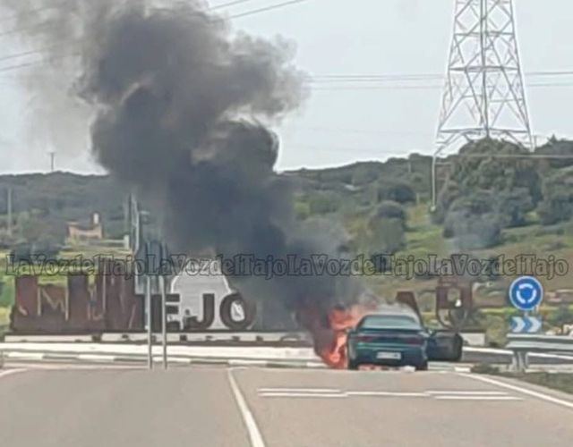 Incendio de un coche en Mejorada (Toledo)