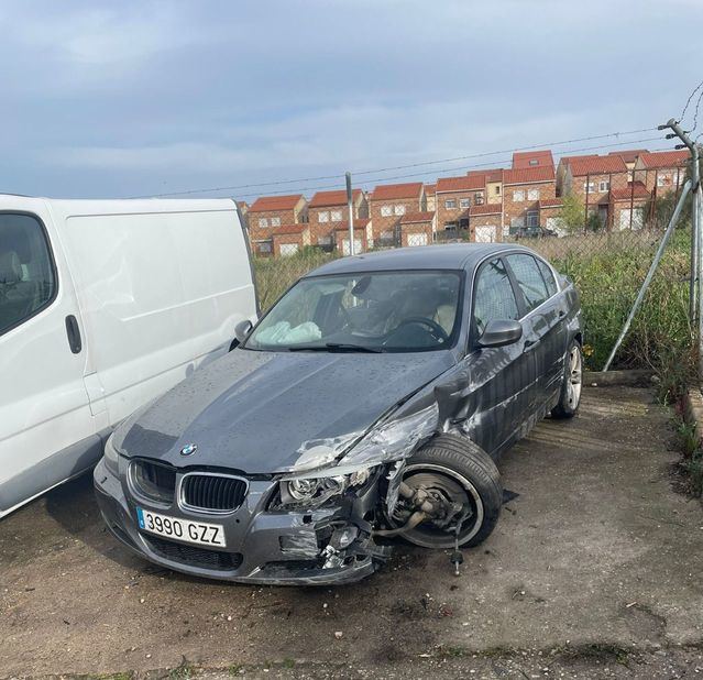 Aparece destrozado el coche robado en El Casar de Escalona