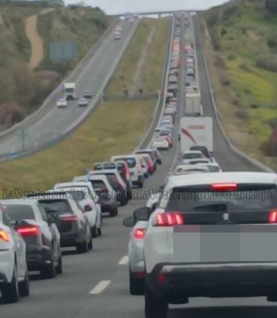 Accidentes y retenciones en la A-5 por la Operación Retorno