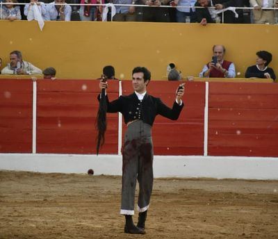 Tomás Rufo pone en pie a la plaza de Riclas (Zaragoza)