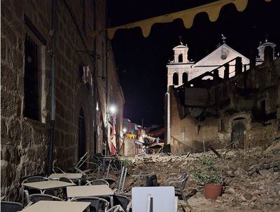 Se derrumba la fachada de un edificio en Oropesa