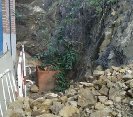 Buscan soluciones a los desprendimientos de rocas en el Paseo de la Rosa