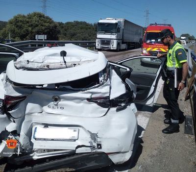 Herido un conductor de 50 años tras chocar su coche contra un camión en Talavera