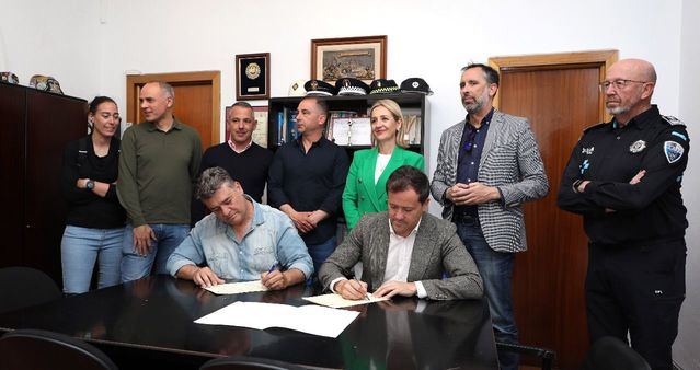 El alcalde de Toledo firma un acuerdo histórico con la Policía Local para mejorar la seguridad ciudadana