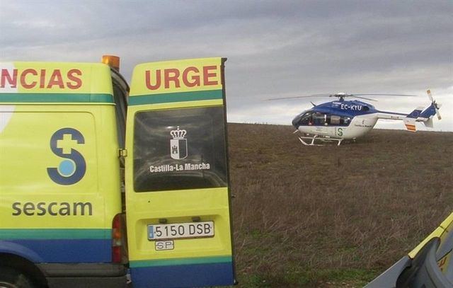 Ambulncia y helicóptero del Sescam