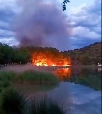 Impactantes imágenes del incendio en las Lagunas de Ruidera