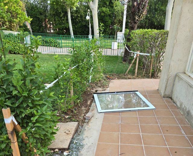 Rompen una ventana y roban el equipo de música en una piscina pública de Albacete