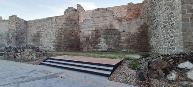 La próxima semana se podrá visitar el tramo de muralla rehabilitado de la calle Charcón