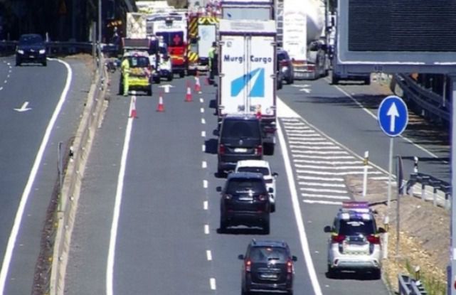 Una persona fallecida y dos heridas en un accidente a la entrada del túnel de Miravete en la A-5 en Cáceres