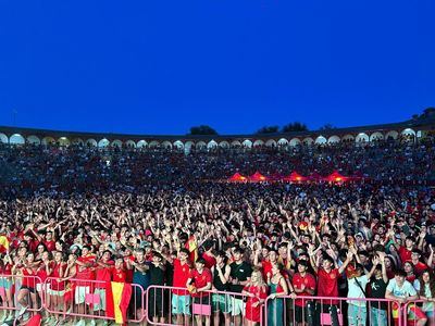 Toledo se paraliza: más de 7.000 personas celebran la victoria de la 'Roja' en la Plaza de Toros