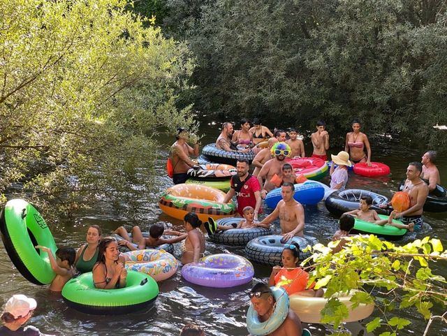 El descenso del río Alberche en Escalona con flotadores - EUROPA PRESS