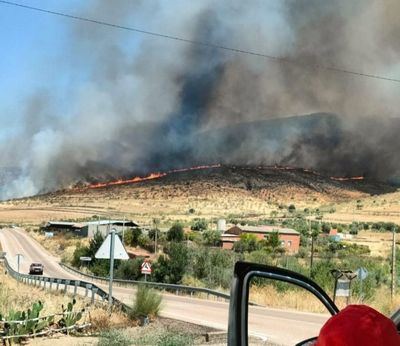 Confinan a toda una pedanía por un peligroso incendio