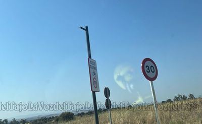 Exigen al Gobierno de PP y Vox que reponga las farolas robadas en el carril bici entre Talavera y sus EATIMs