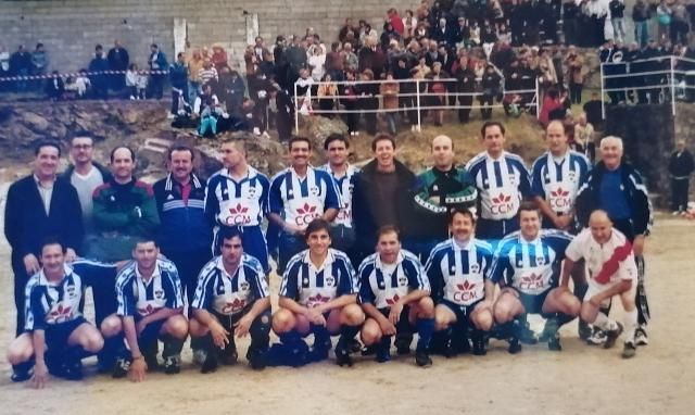 Los veteranos del Talavera CF en un amistoso contra el Rayo Vallecano de Felines en Pedrobernardo