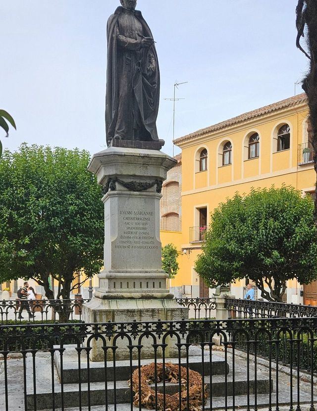 Estatua del Padre Juan de Mariana en Talavera 