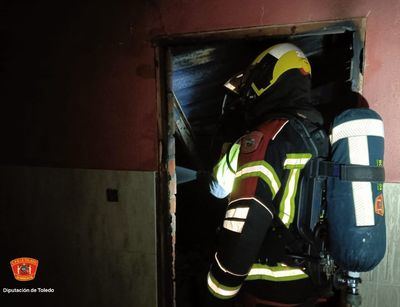 Susto en un pueblo de Toledo: un incendio obliga al desalojo de un edificio