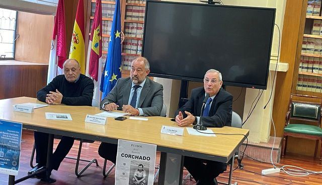 El periodista Teo Díaz presenta en la UCLM su libro sobre el futbolista José Ramón Corchado