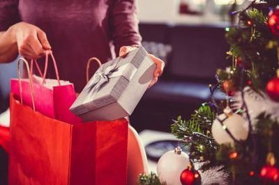 La campaña ‘Juntos por el comercio local esta Navidad’ se estrena con el programa ‘Emprende y Avanza’