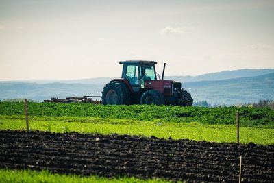 Fallece aplastado un hombre de 53 años tras el vuelco de un tractor en Burguillos