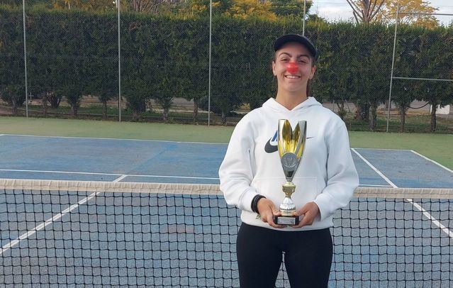 La tenista talaverana Inés Pérez, campeona junior de Castilla-La Mancha