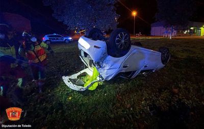 Talavera: Un coche vuelca por completo tras salirse de la vía