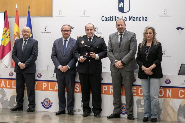 CLM honra a los héroes de Protección Civil: 21 medallas y 16 placas por su labor ejemplar