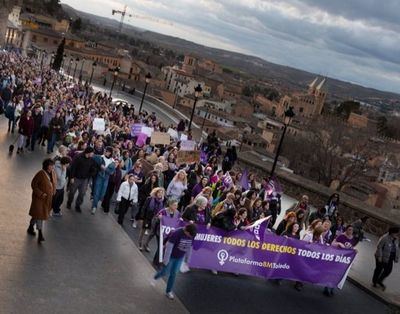 Toledo se une contra la violencia de género: Lazo blanco y antorcha en memoria de las víctimas