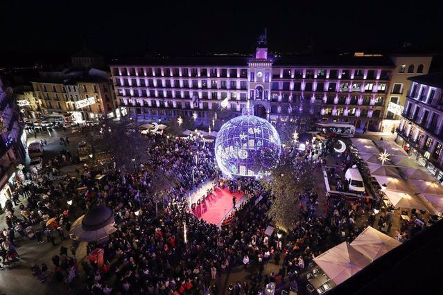 El tráfico se detiene en el corazón de Toledo por el encendido navideño