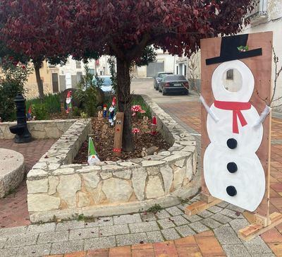 El pueblo de 150 habitantes que "recicla" la decoración navideña